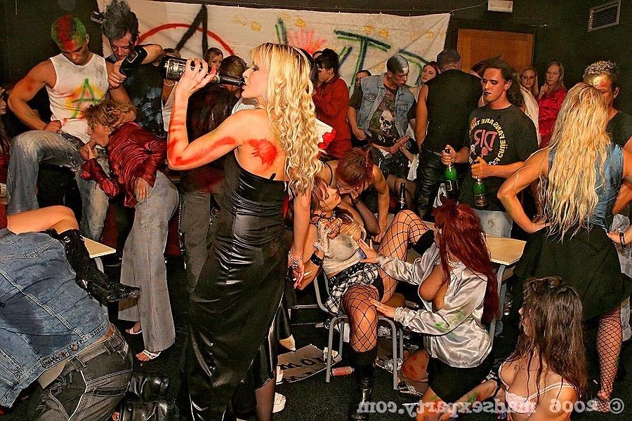 16P Wild and mad sex party with 20 people