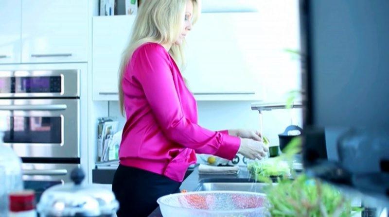 16P Busty milf Julia Ann in a threeway with a handyman