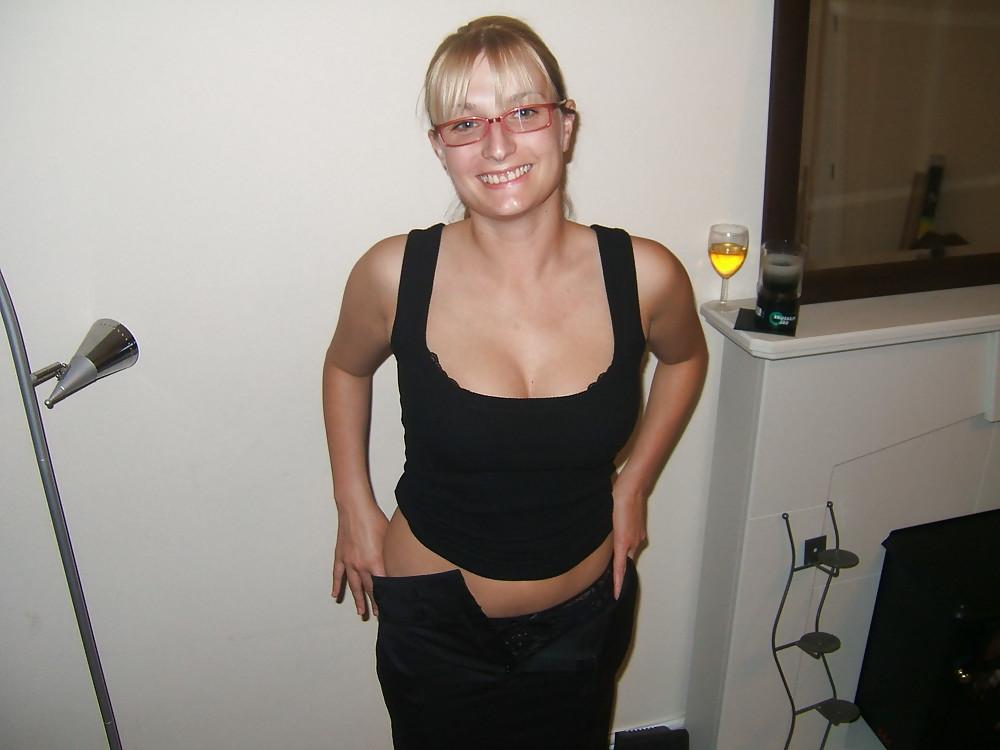 19P Busty Blonde MiLF