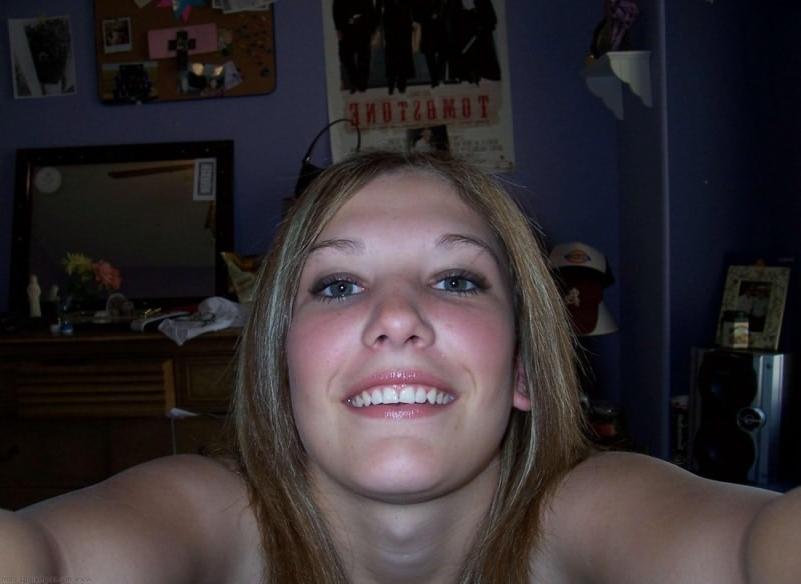 15P Amateur hot teens posing and sucking a dick hard