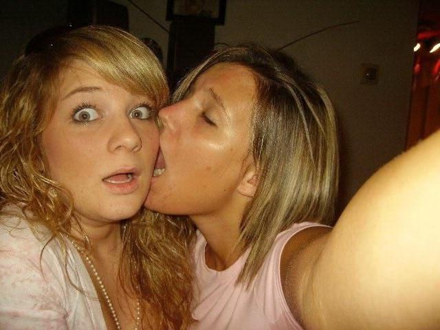 15P Gorgeous nude drunk girls posing on camera