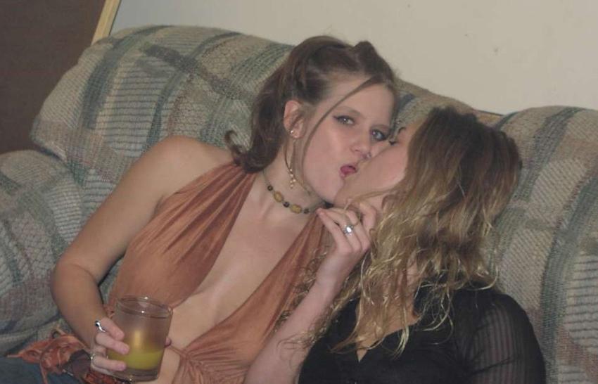 15P Amateur hot teens posing and sucking a dick hard