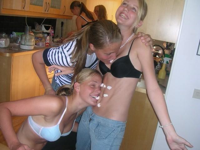 15P Hot and sexy fotos of different beautiful amateur teens