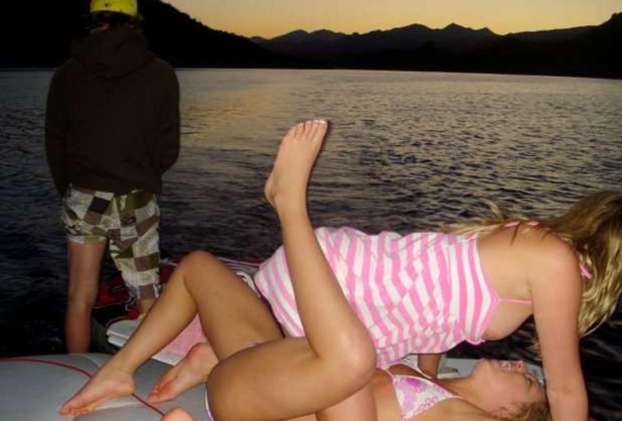 15P Gorgeous amateur girls showing their amazing bodies