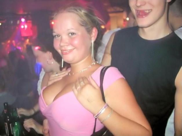15P Amateur hot teens posing and sucking a dick hard