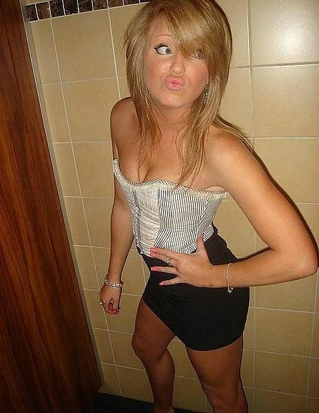 15P Amateur hot teens posing and sucking a dick hard