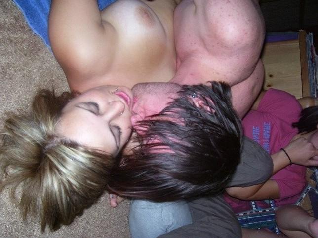 15P Amateur hot teens posing and sucking a dick hard