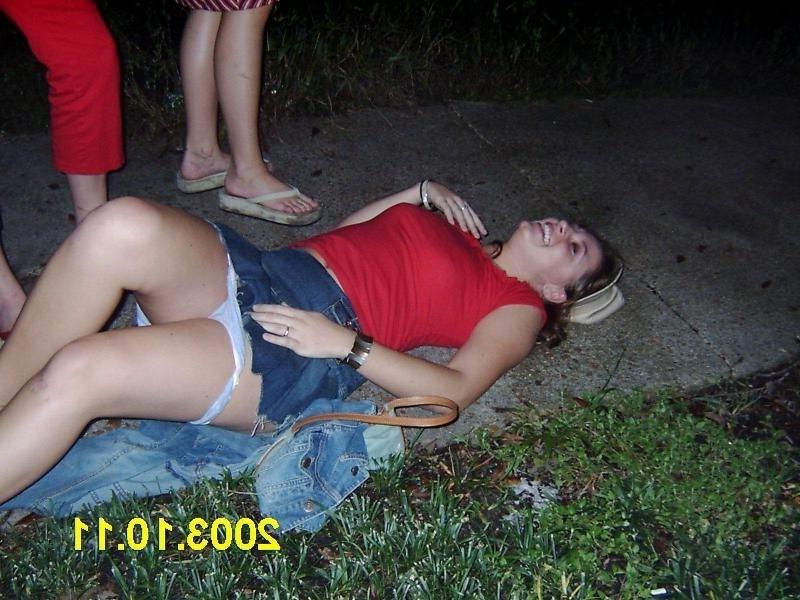 15P Gorgeous horny sweet amateur girls posing on camera naked