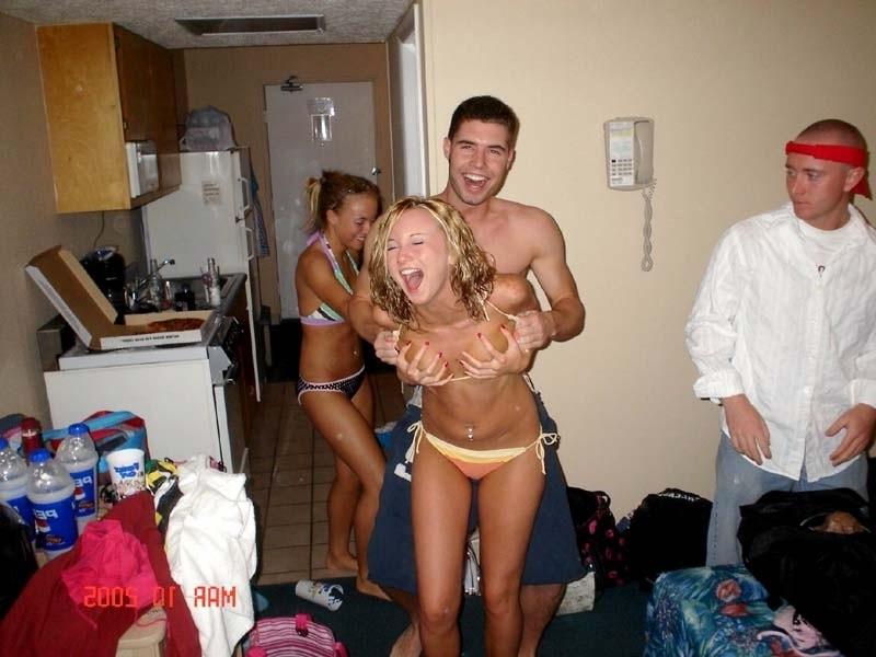 15P Amateur hot teens posing and sucking a dick hard