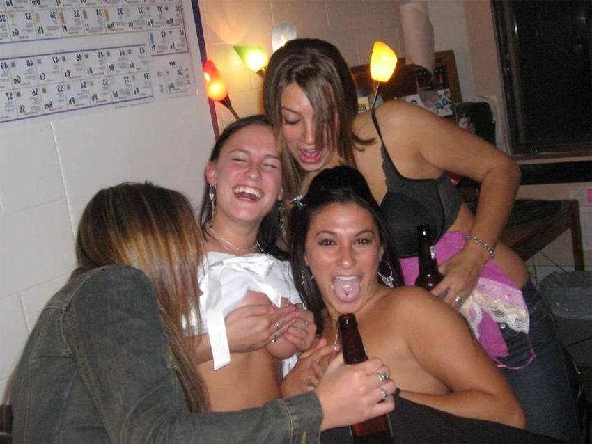 15P Amateur hot teens posing and sucking a dick hard