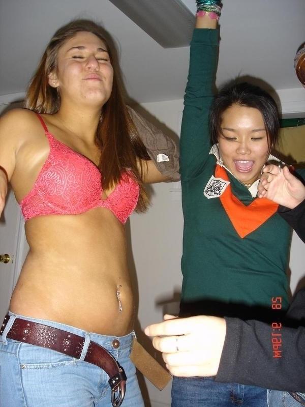 15P Amateur hot teens posing and sucking a dick hard
