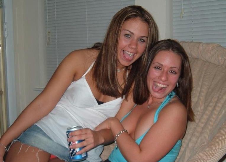 15P Amateur hot teens posing and sucking a dick hard