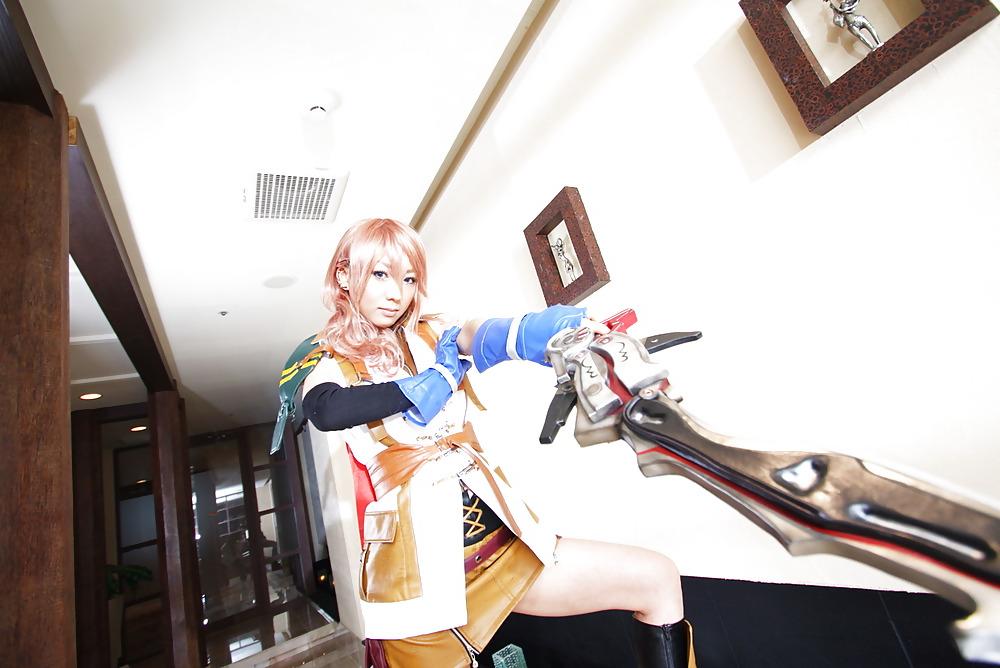 16P Lightning Nude Cosplay