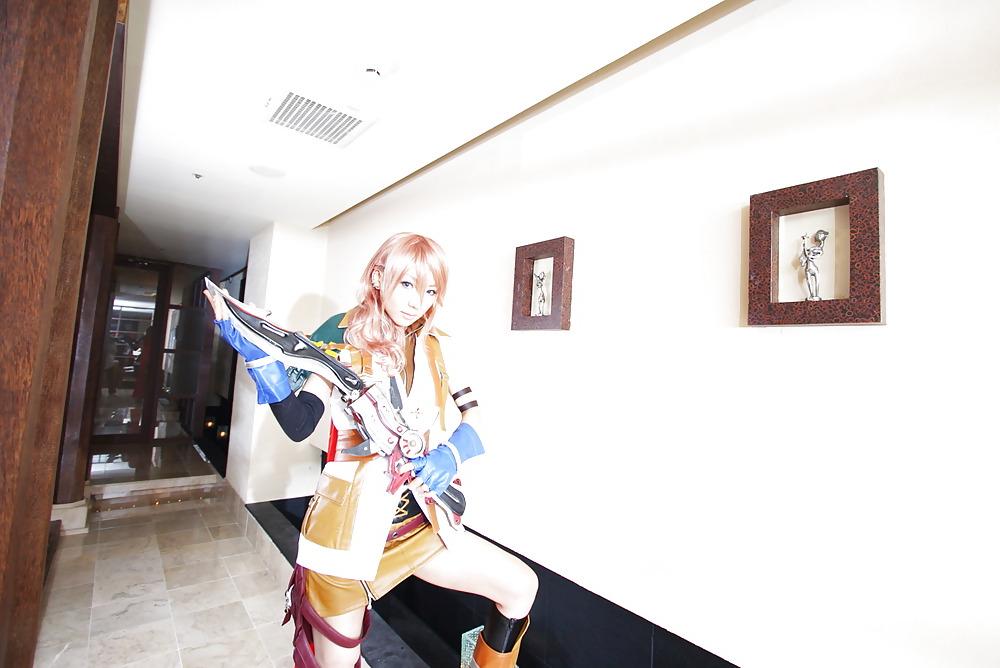 16P Lightning Nude Cosplay