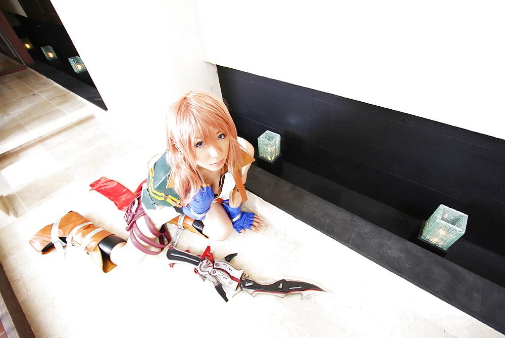 16P Lightning Nude Cosplay