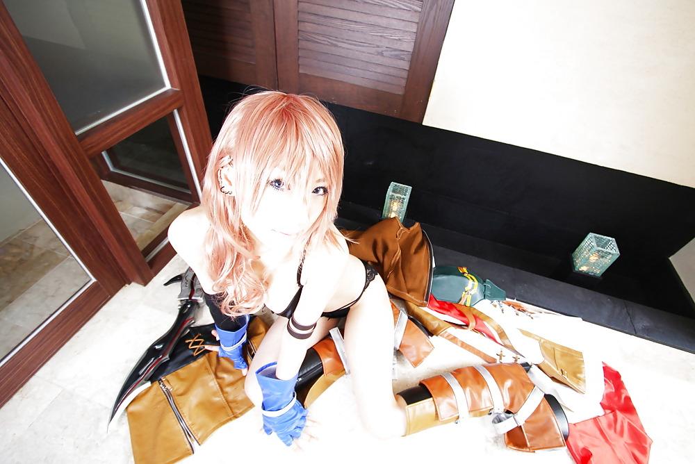 16P Lightning Nude Cosplay
