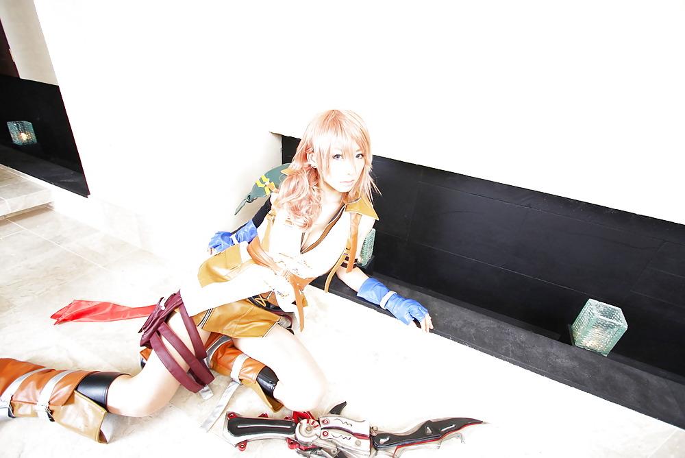 16P Lightning Nude Cosplay
