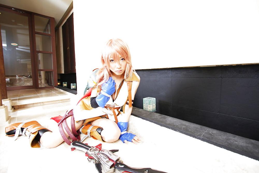 16P Lightning Nude Cosplay
