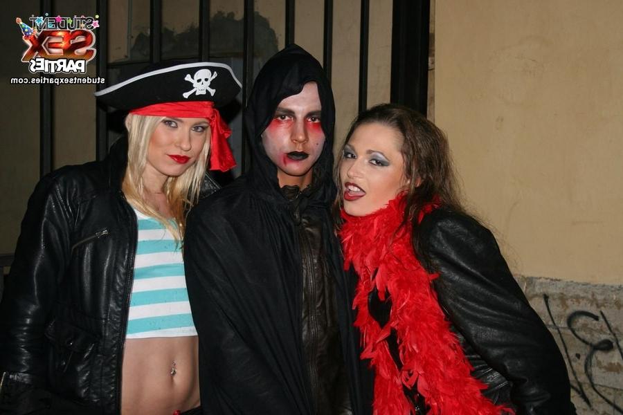 8P Pirate babe is fucked hard