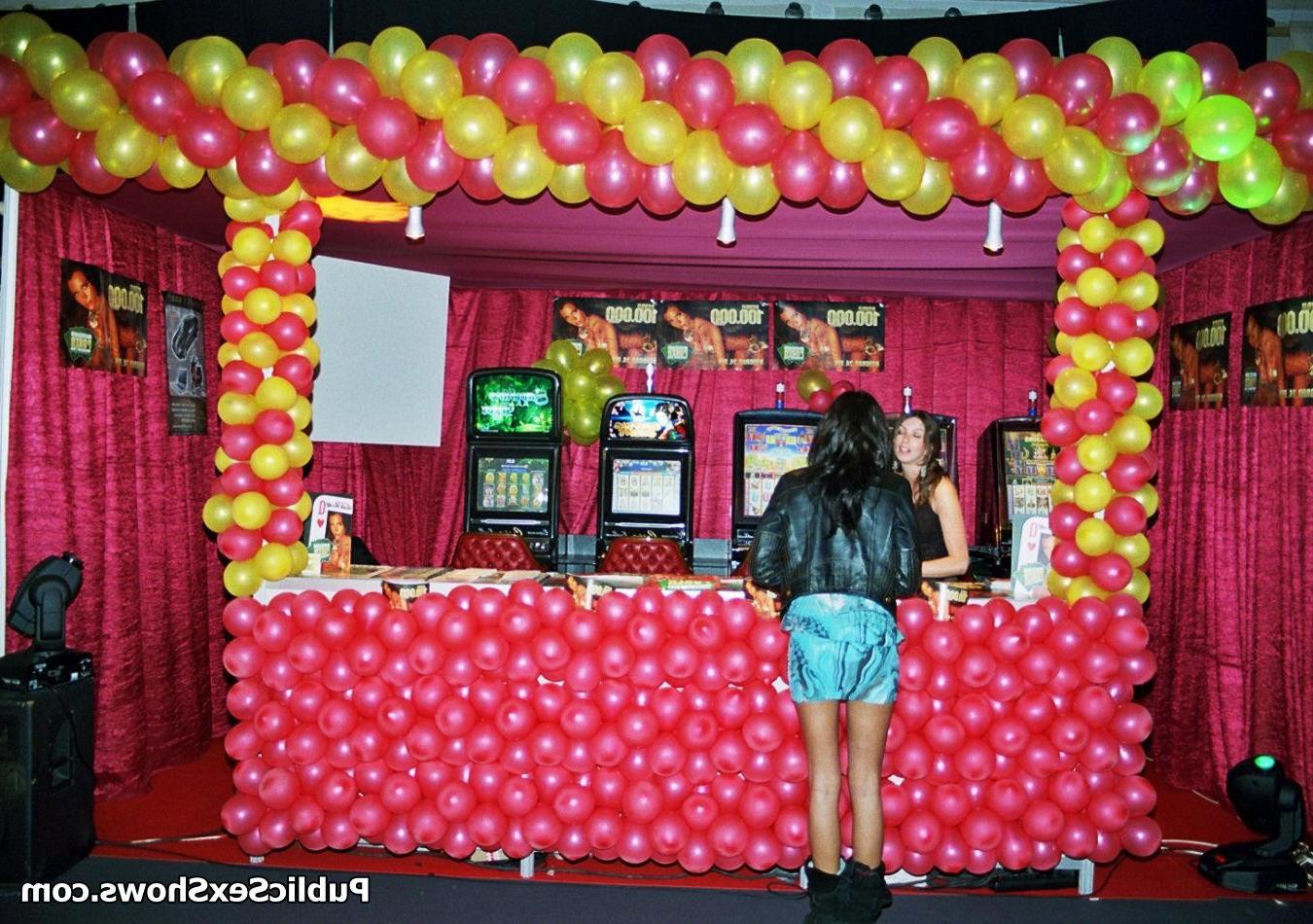 12P Pictures and videos from live sex events all over the world