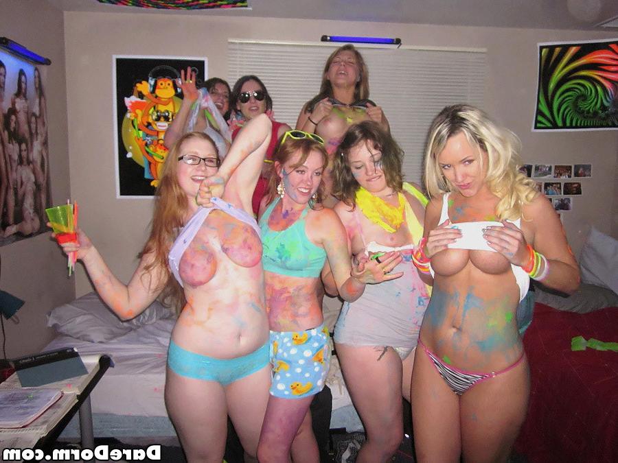 15P College dorm sex parties with horny guys and girls