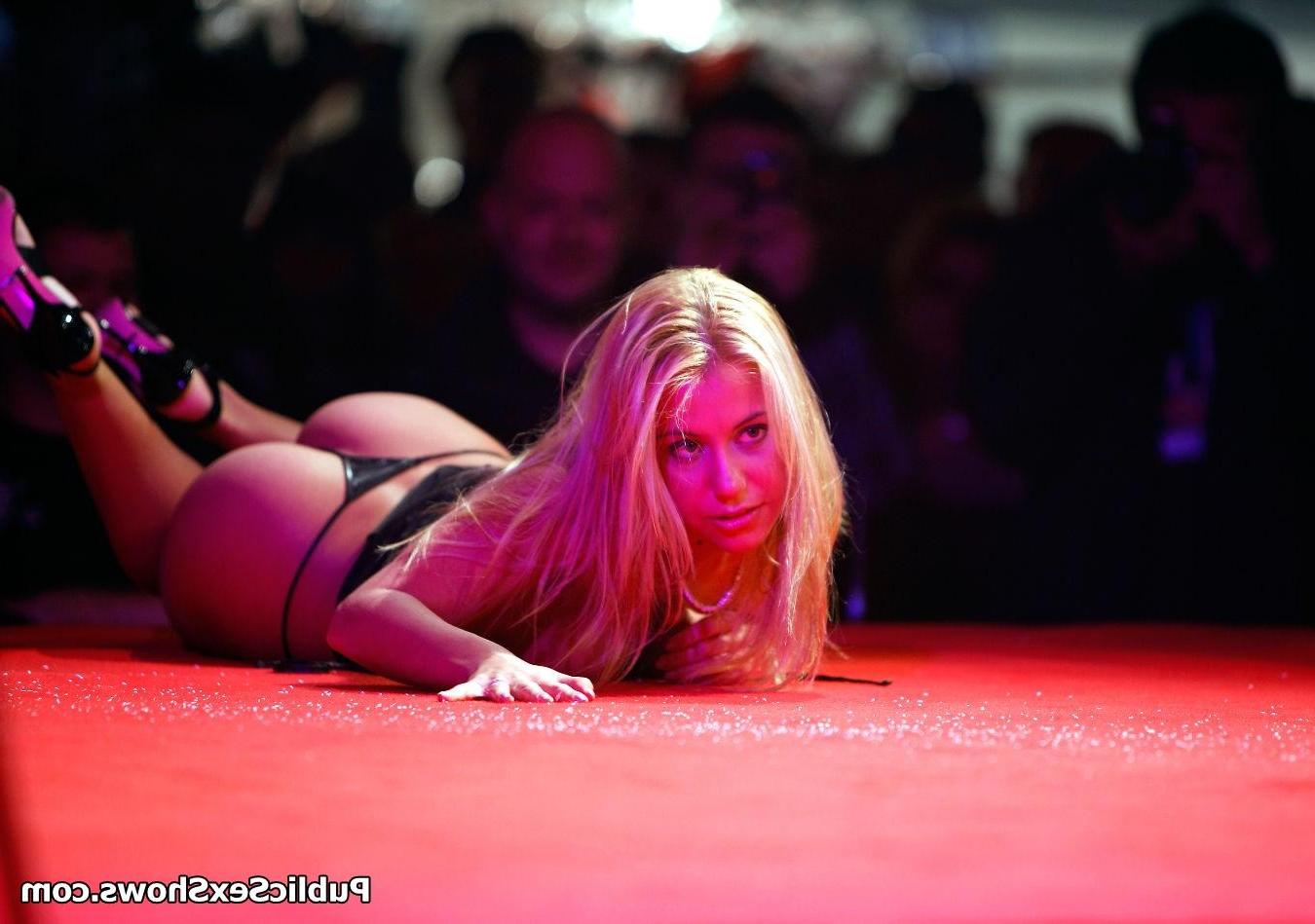 12P Pictures and videos from live sex events all over the world