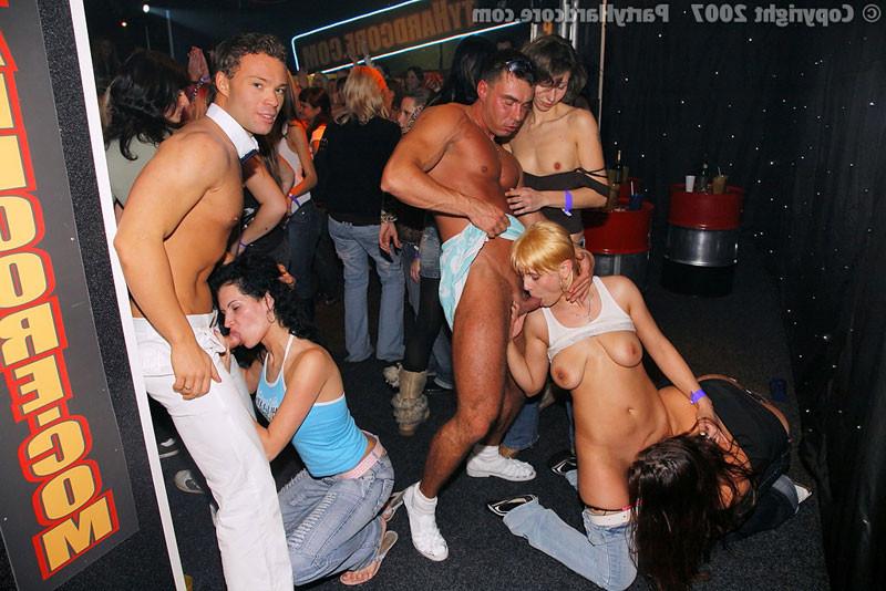 16P Sexparty with drunk women and male strippers