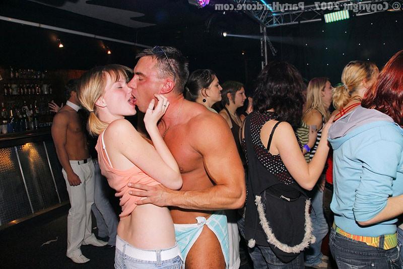 16P Sexparty with drunk women and male strippers
