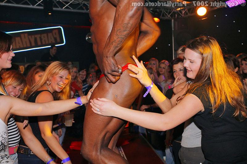 16P Sexparty with drunk women and male strippers