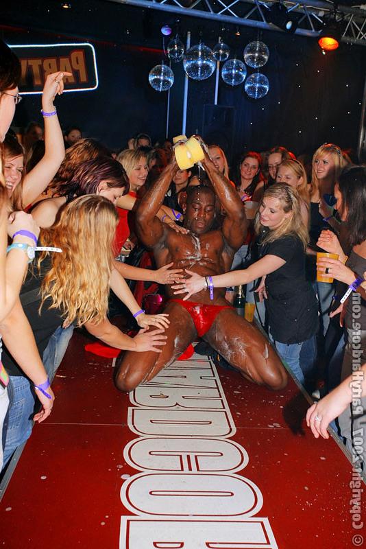 16P Sexparty with drunk women and male strippers