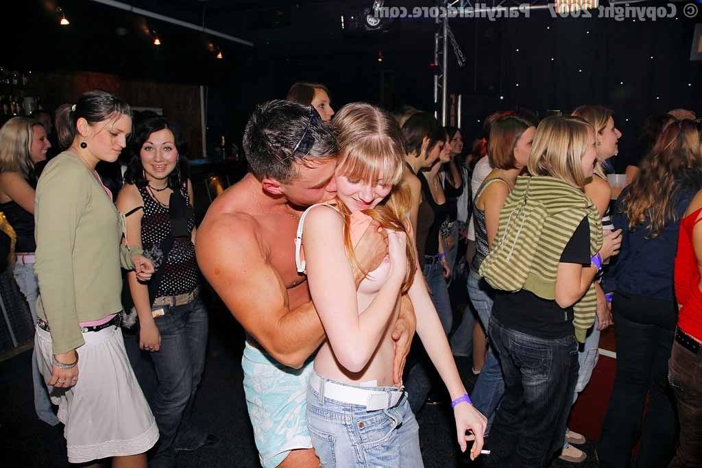 15P Horny chick amateurs sucking and fucking in sex party