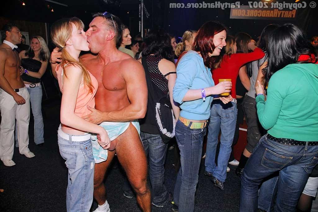 15P Horny chick amateurs sucking and fucking in sex party