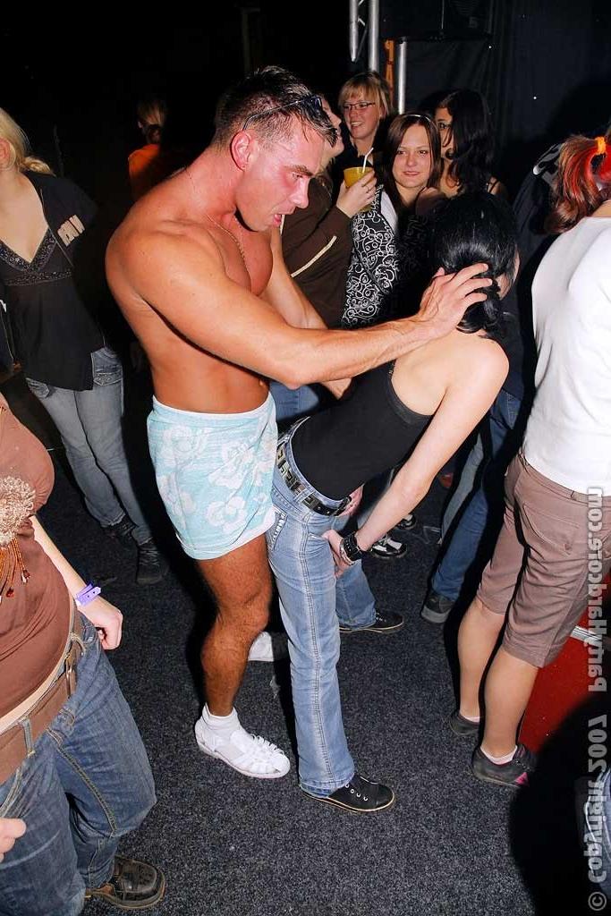 15P Horny chick amateurs sucking and fucking in sex party
