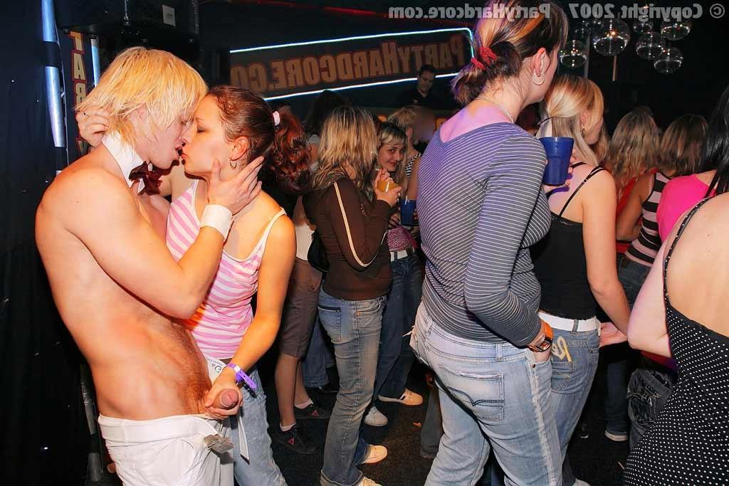 15P Horny chick amateurs sucking and fucking in sex party