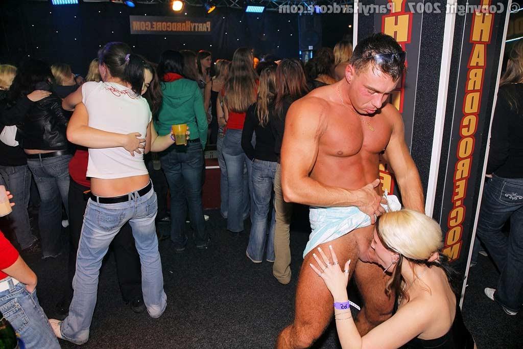 15P Horny chick amateurs sucking and fucking in sex party