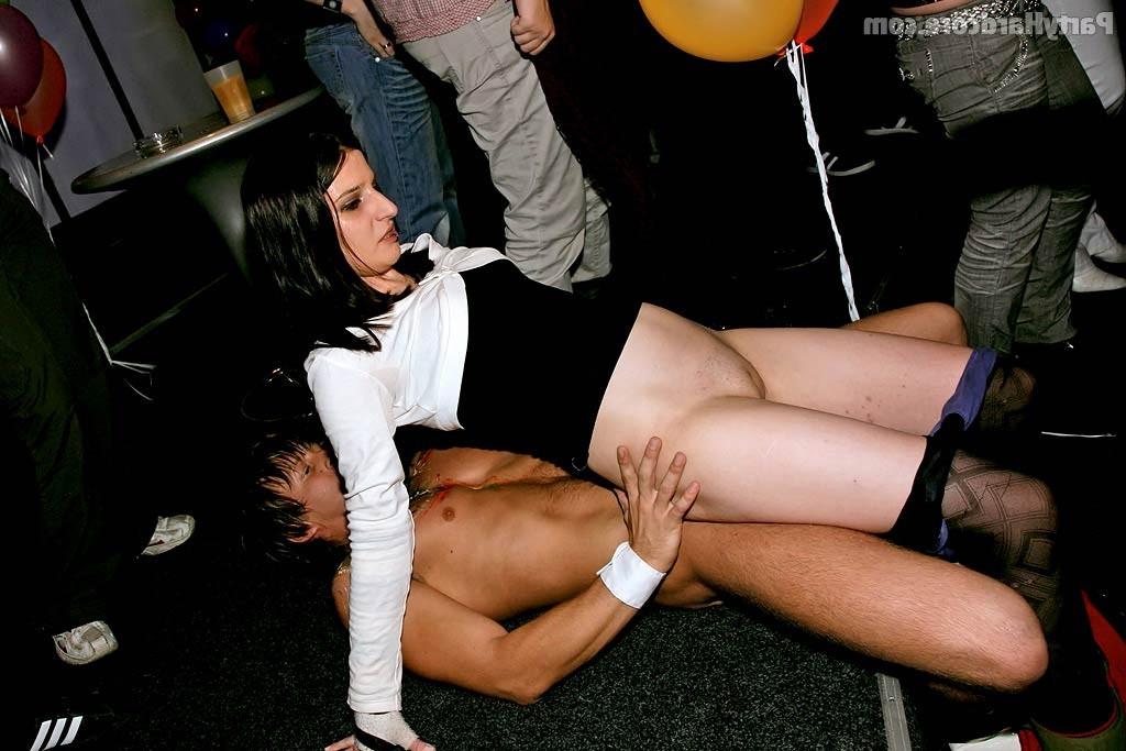 16P Amateurs pussy fucked in hot party hardcore