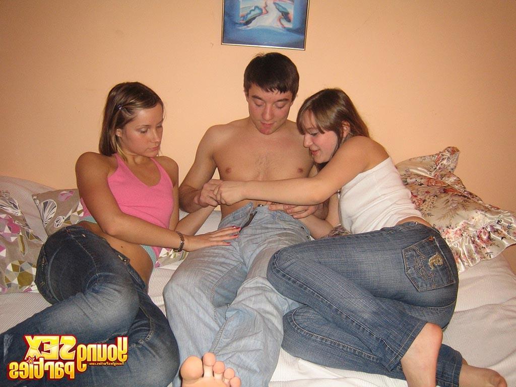 16P YOUNG SEX PARTIES: teengirls hanging out and fucking loud