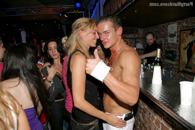 16P Horny babes fuck at gangbang hot groupsex
