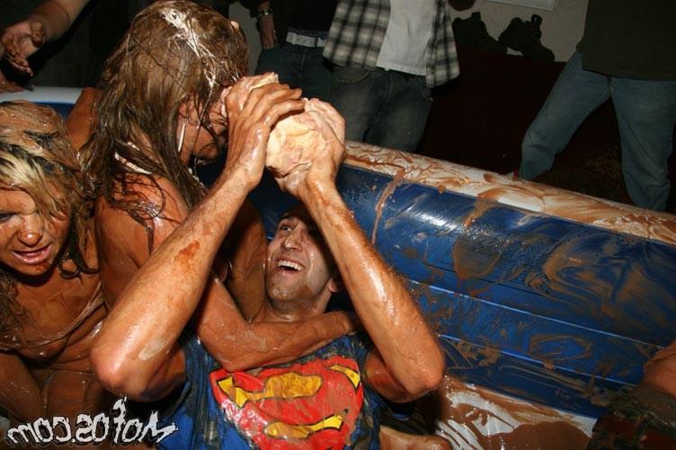 15P Drunk horny naked college teen babes mess orgy sex party