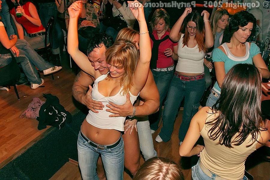 16P :: PARTY HARDCORE :: Horny girls enjoy hard cocks on private sex party