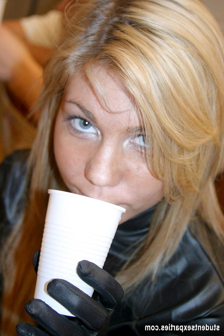 20P Many blowjobs and pussy fucks at students group sex