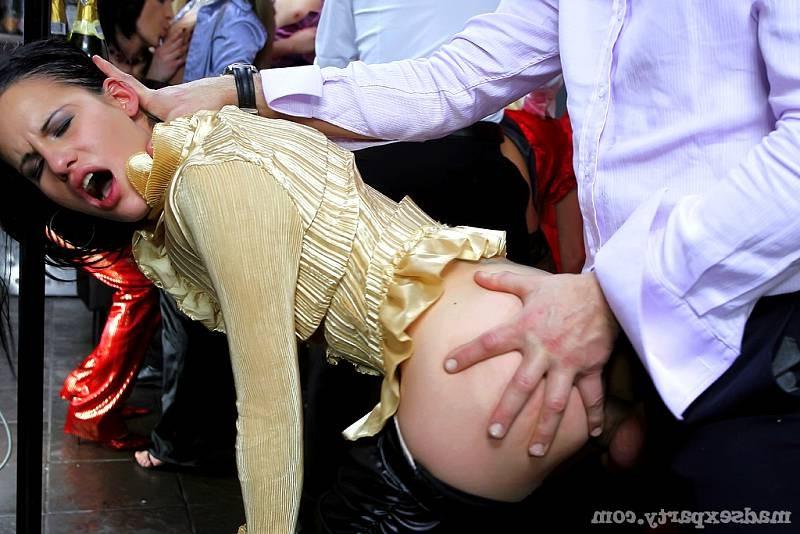 20P Highclass call girls entertain men