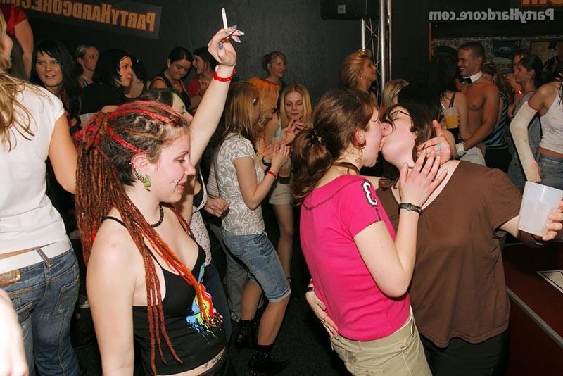 16P Wild drunk horny sluts fucking in hardcore sex party