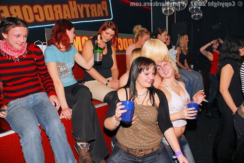 16P Drunk horny sluts sucking and fucking at sex party