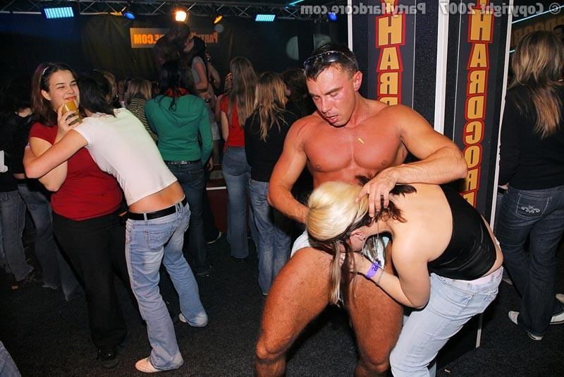 16P Drunk horny sluts sucking and fucking at sex party