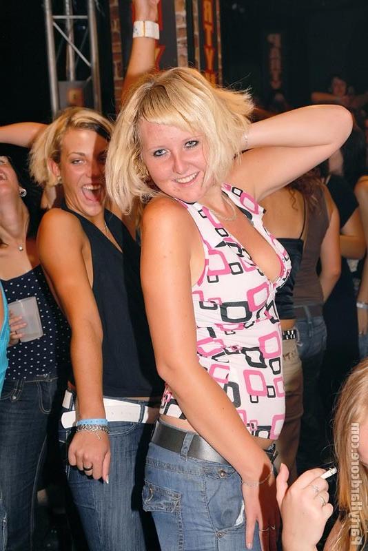 16P Drunk sluts gives blowjobs and have sex in orgy sex party
