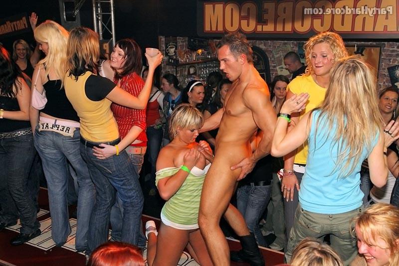 16P Horny drunk sluts sucking and fucking in hardcore party
