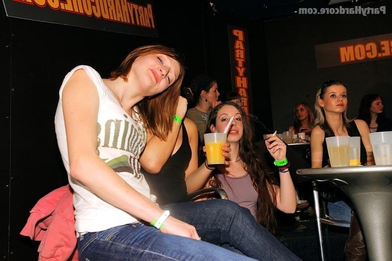16P Horny drunk sluts sucking and fucking in hardcore party