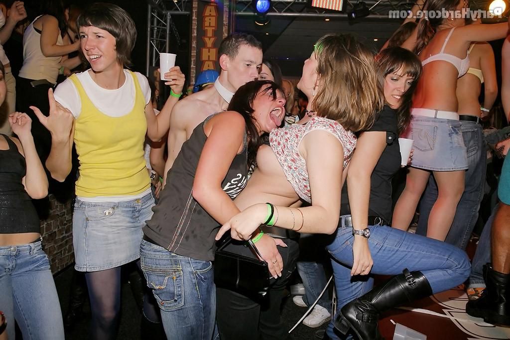 16P Hot drunk bitches sucking and fucking in sex party