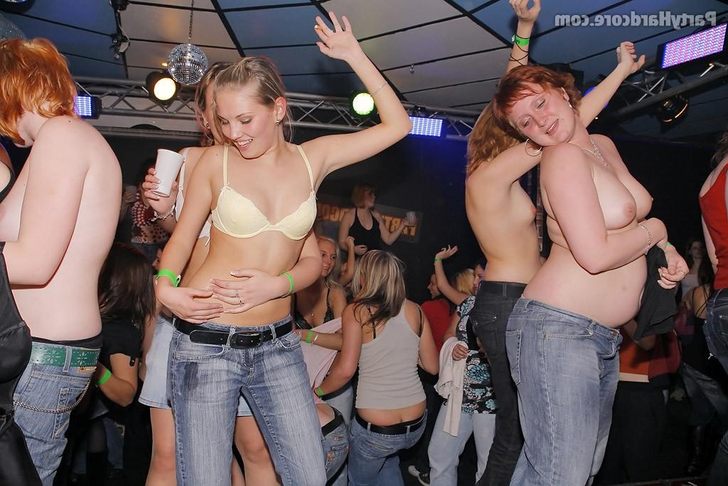 16P Hot drunk bitches sucking and fucking in sex party